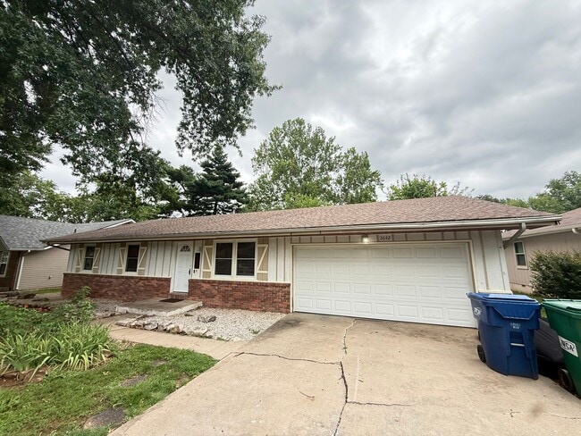 Building Photo - 4 Bed 2 Bath Springfield, MO