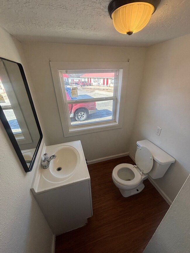 Building Photo - Country Aire