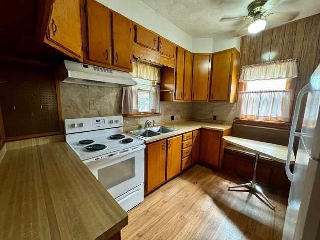 Building Photo - 3+ bed 2 bath house in south central Lincoln.