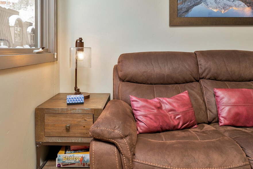 Building Photo - 747 W Pacific Ave