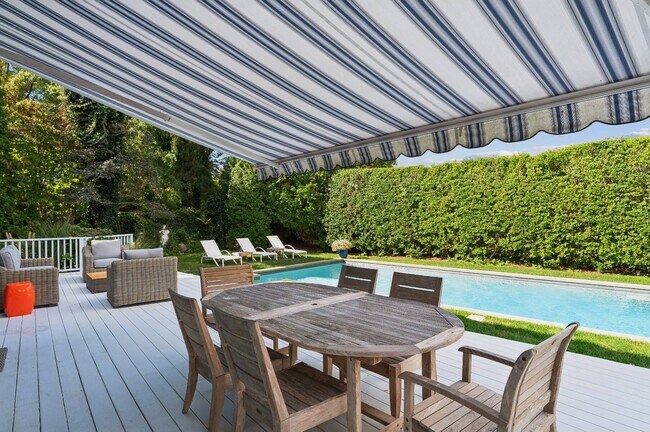 Building Photo - 25 Meadowgrass Ln