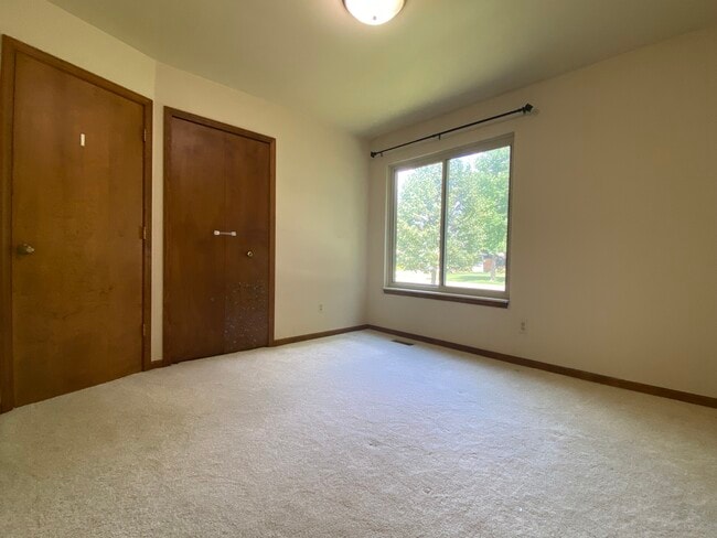 Building Photo - 23589 Hickory Grove Ln