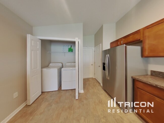 Building Photo - 2704 Oak Hammock Loop