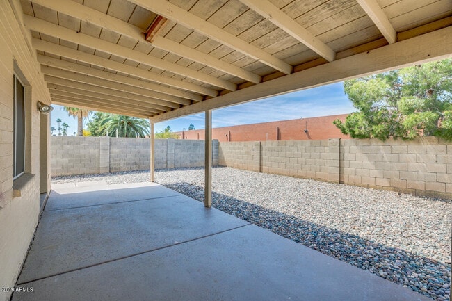Building Photo - 10640 N 66th Ave