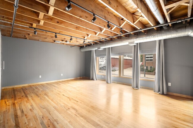 Building Photo - 2715 Blake St