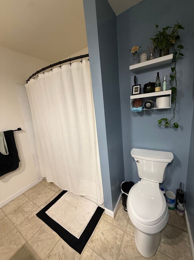 Building Photo - NEW YEAR NEW HOME! 3 bed, 2.5 bath, 2 car garage in South Anchorage