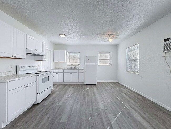 Building Photo - 650 East Harbor Dr S