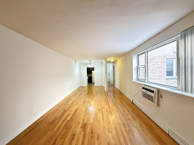 Building Photo - 3710 N Pine Grove Ave