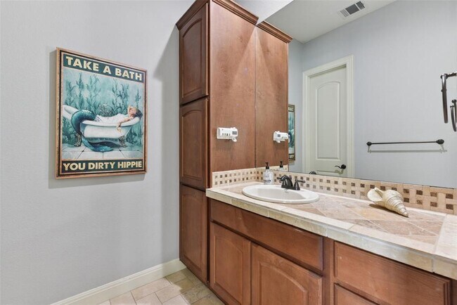 Building Photo - 122 Silverstone Dr