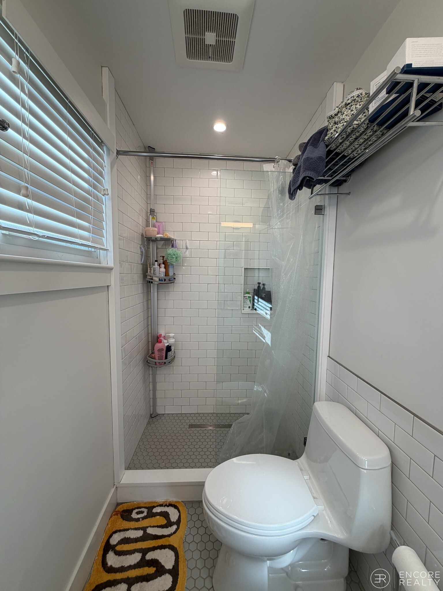 Building Photo - 208 Banks St