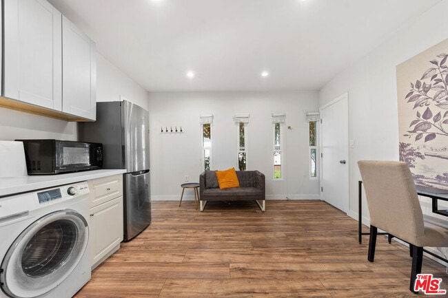 Building Photo - 2559 Colby Ave