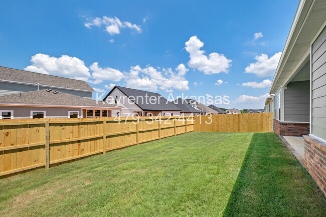 Building Photo - Live New in Bentonville | 3BR Beauty with Backyard