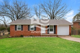 Building Photo - 922 W 54th St