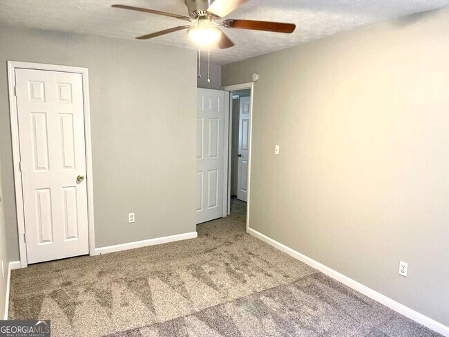 Building Photo - 616 Woodknoll Ct