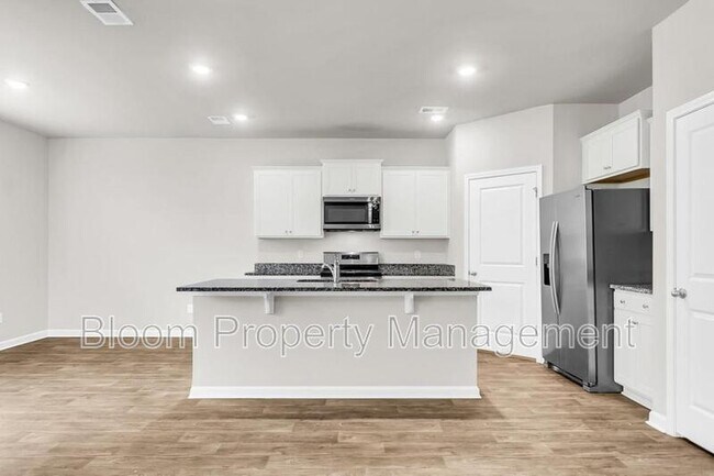 Building Photo - 641 Silver Spruce St