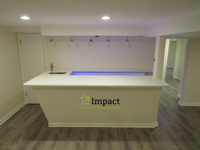 Building Photo - 5564 E Utah Pl