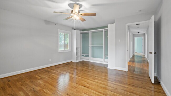 Building Photo - 5745 Riviere Dr