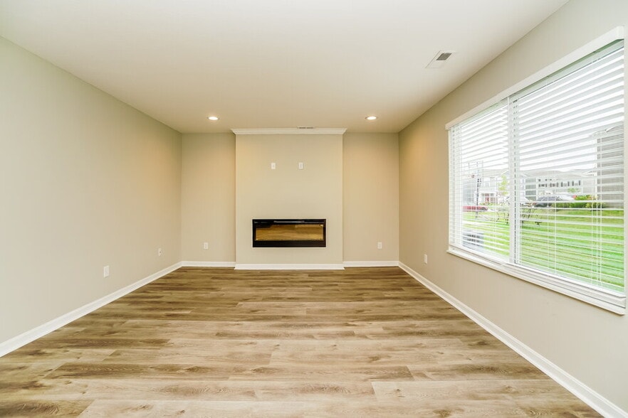 Building Photo - 7428 Willow Leaf Dr