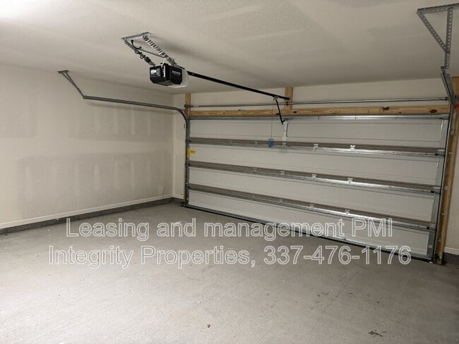 Building Photo - 231 S Lakepointe Dr