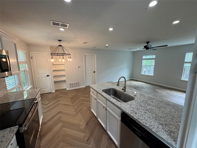 Building Photo - 1604 W 40th St