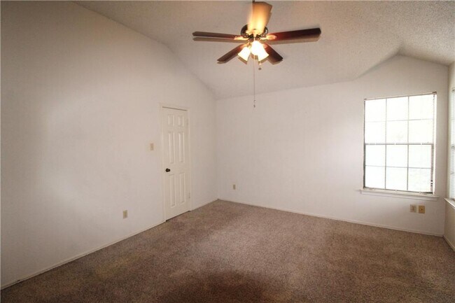 Building Photo - 15706 Racine Cove