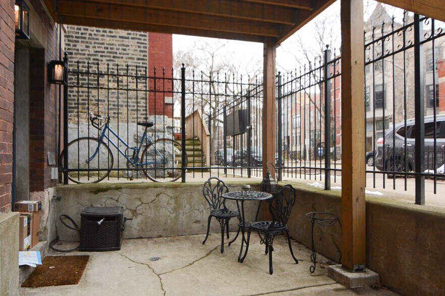 Building Photo - 1726 W Erie St