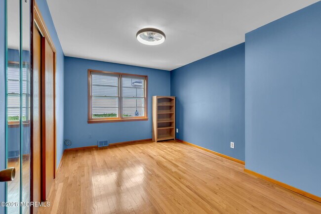 Building Photo - 1700 6th Ave