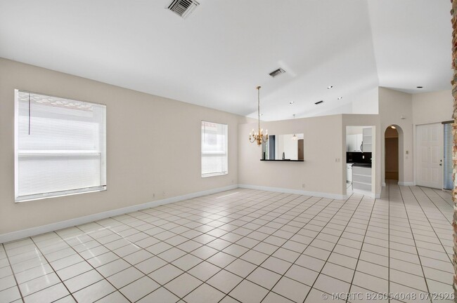 Building Photo - 5225 Brookview Dr
