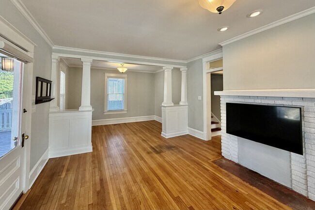 Building Photo - 107 W Geer St