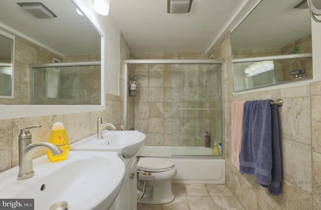 Building Photo - 4201 Cathedral Ave NW