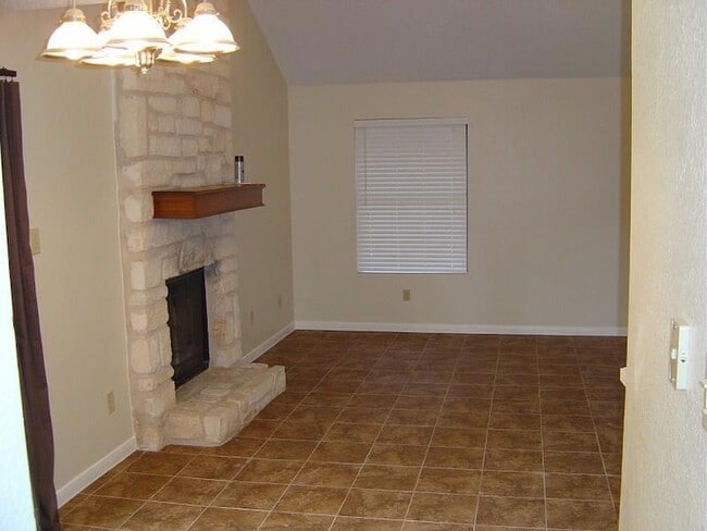 Building Photo - 1701 Horseshoe Cir