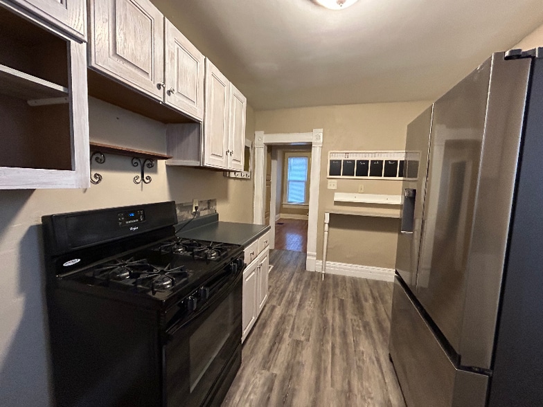 Building Photo - 1108 E Main St