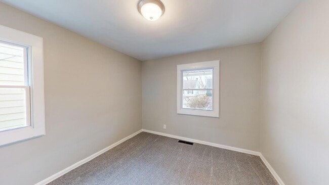 Building Photo - Old Brooklyn - 3 Bedroom Single Family Home