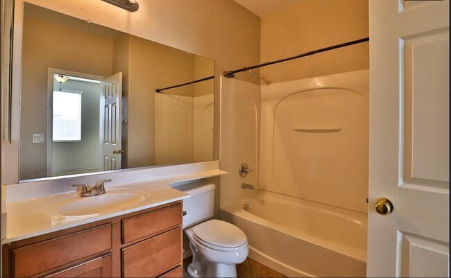 Building Photo - Spacious 6-Bedroom Home in Rovey Farm Estates