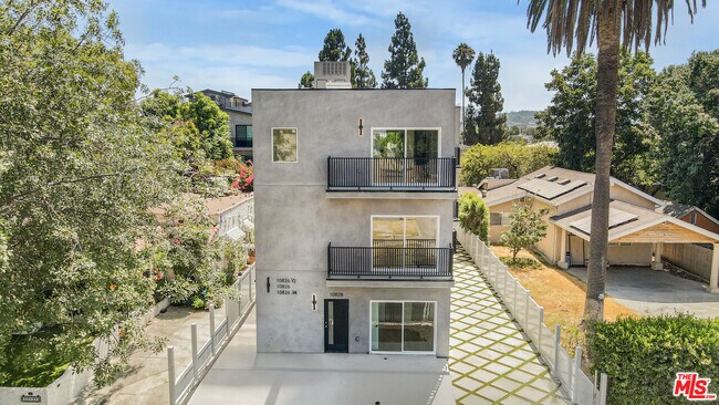 Building Photo - 10826 3/4-10824 Hesby St