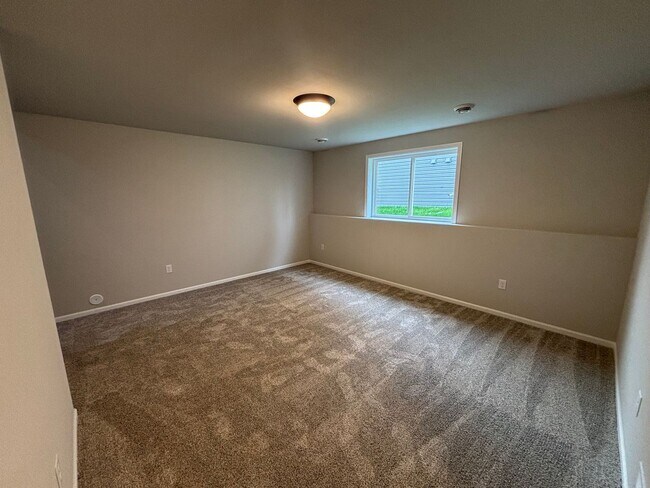 Building Photo - Stunning 3 Bed, 2 Bath New Build – 1,800 S...