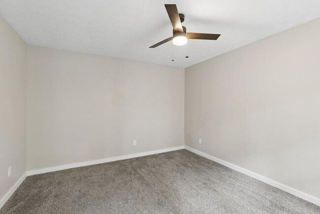 Building Photo - 4930 Farmstead Ct NE
