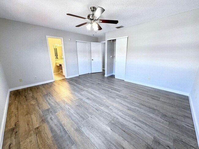 Building Photo - 12715 N 57th St