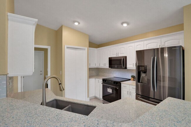Building Photo - 3/2 in Pelican Bay