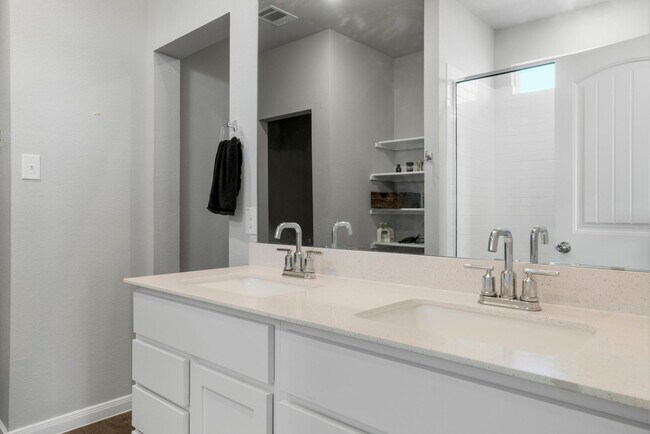 Building Photo - 212 Apache Plum Dr