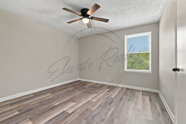 Building Photo - 584 Tulip Grove Rd