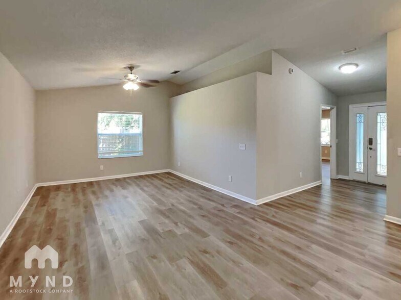 Building Photo - 2125 Karen Dr