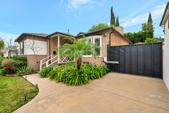 Building Photo - 17946 Valley Vista Blvd