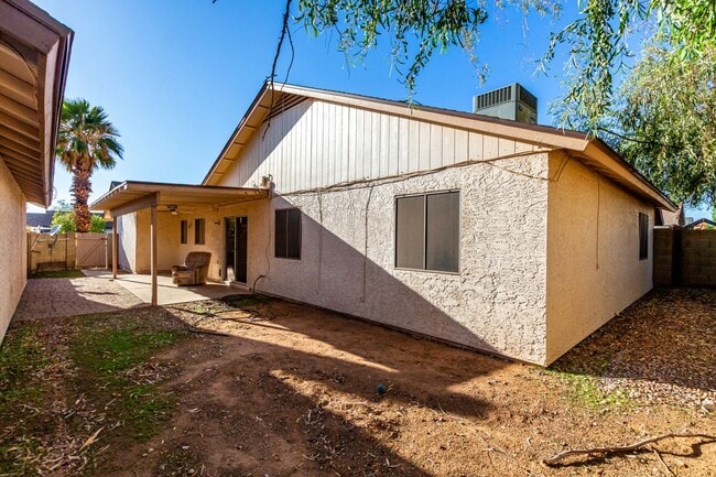 Building Photo - Location, Location, Location!