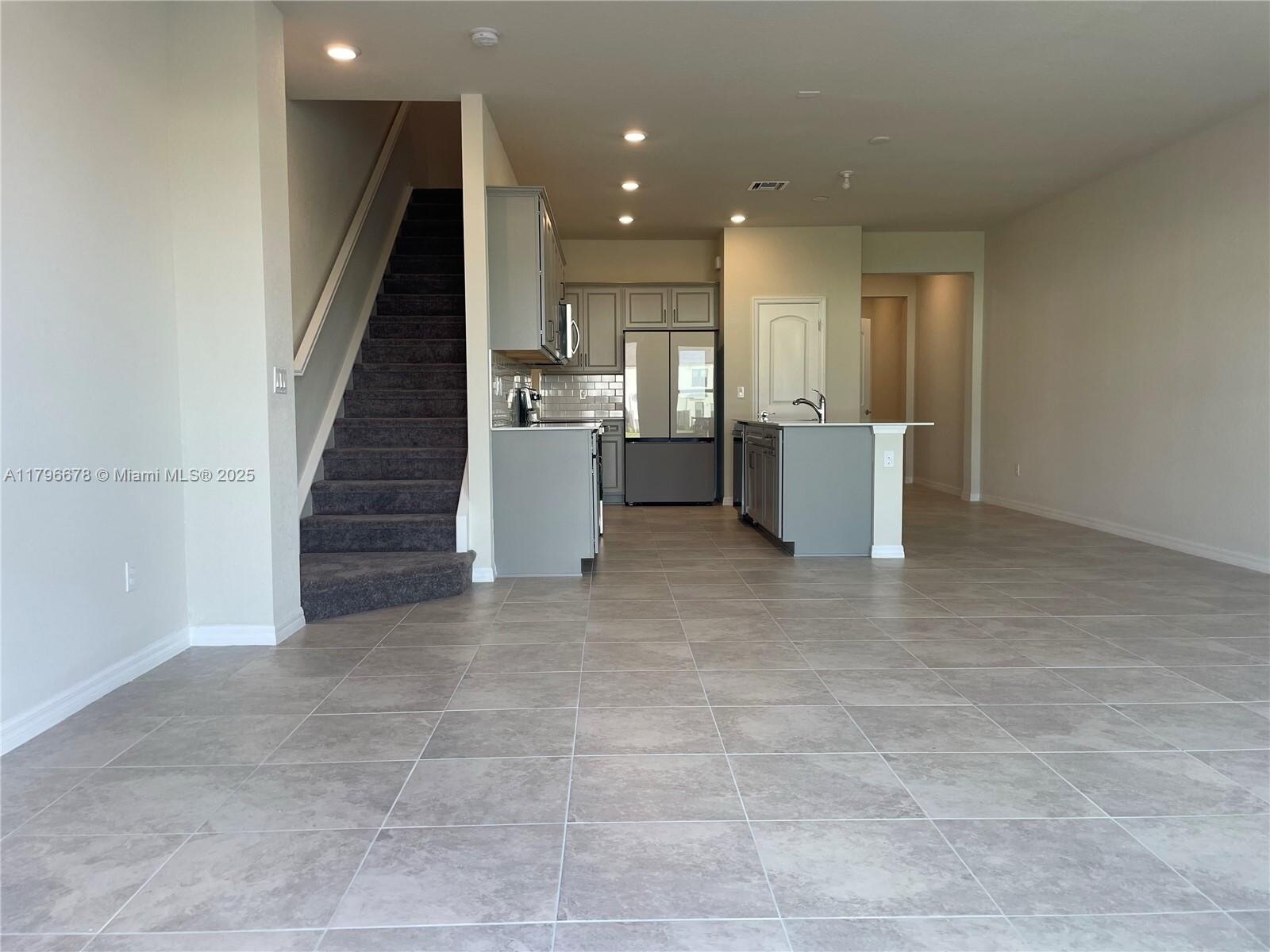 Building Photo - 2151 Appleton Cir S