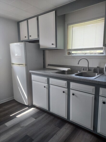 Building Photo - 523 N Locust St