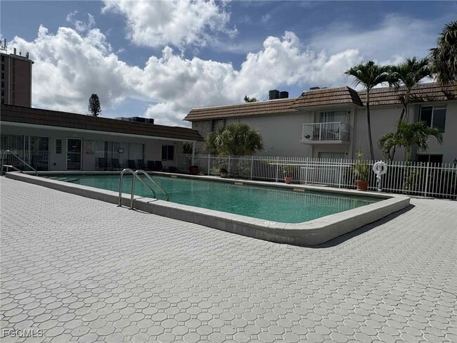 Building Photo - 1830 Maravilla Ave