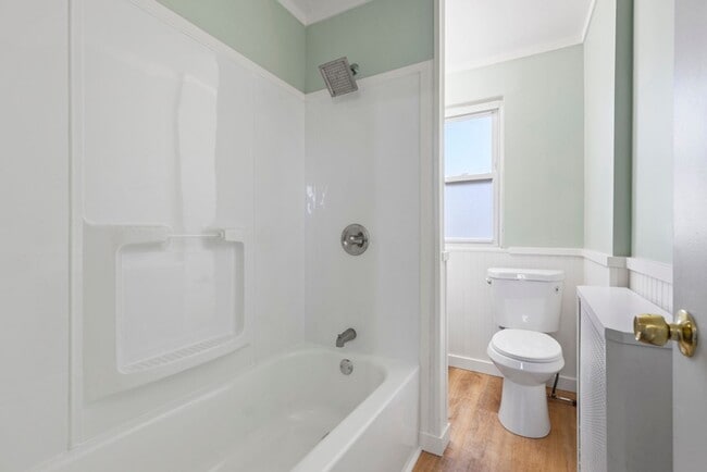 Building Photo - Bright 2 Bedroom Apartment in Duquesne Heights – Minutes from Mount Washington Overlook!