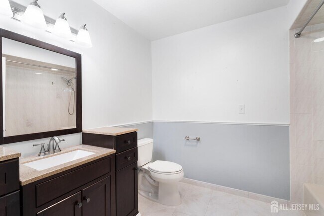 Building Photo - 19 4th Pl