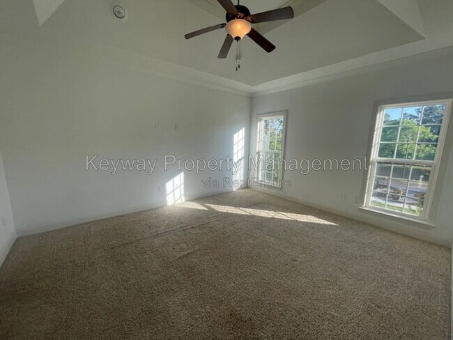 Building Photo - 880 Willow Lake